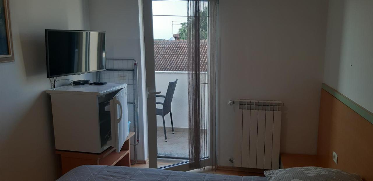 Apartments & Rooms Villa Adamovic ウマグ エクステリア 写真