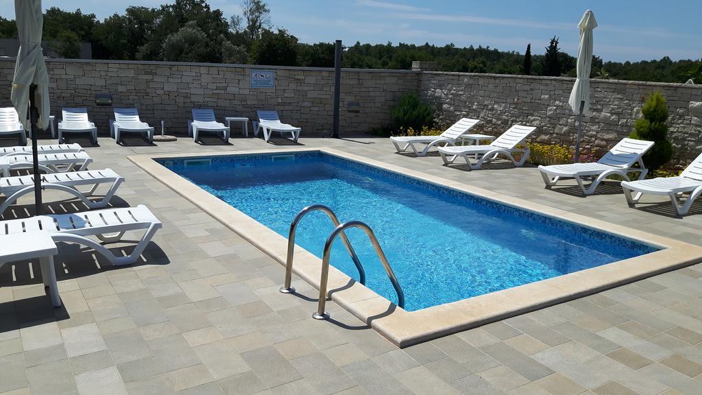 Apartments & Rooms Villa Adamovic ウマグ エクステリア 写真