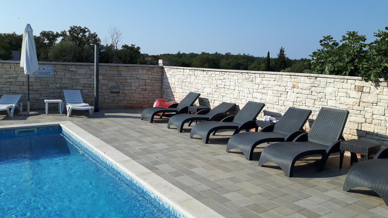 Apartments & Rooms Villa Adamovic ウマグ エクステリア 写真