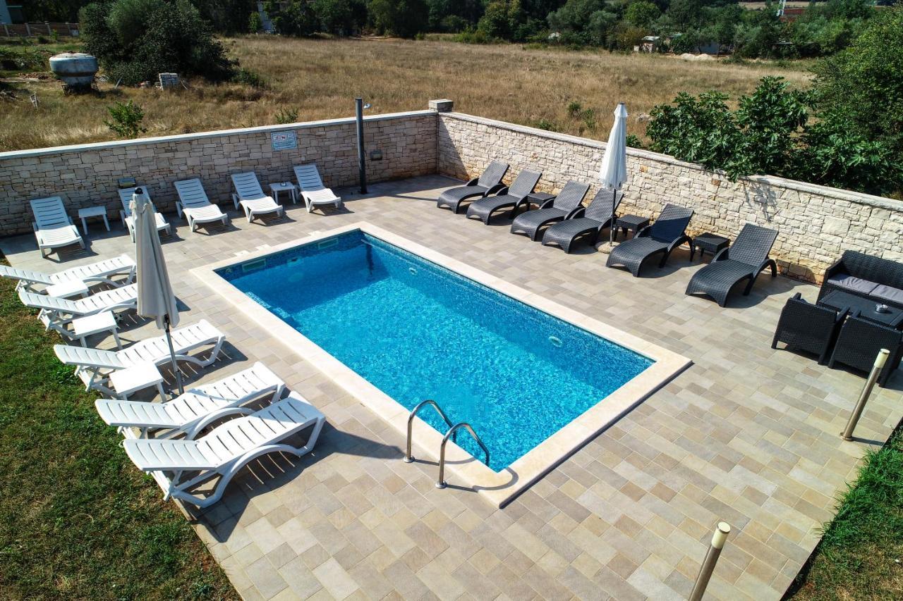 Apartments & Rooms Villa Adamovic ウマグ エクステリア 写真